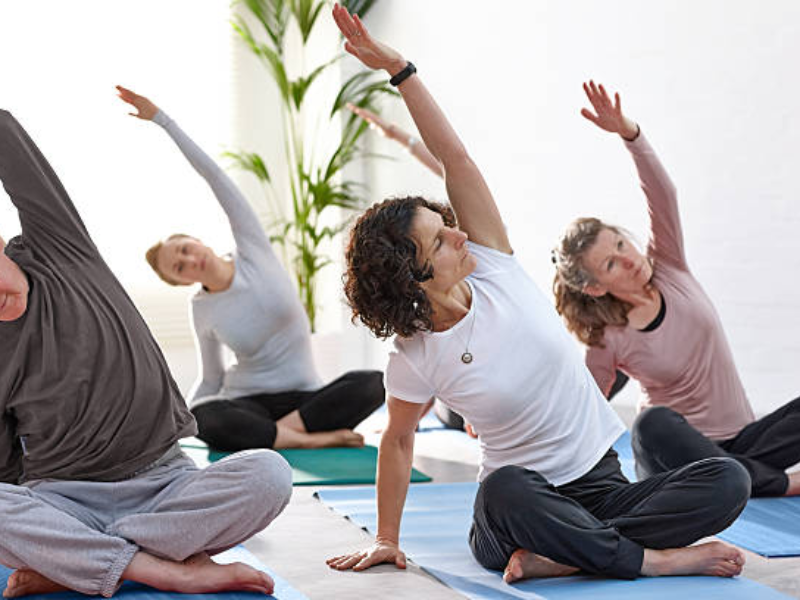 pelatih kursus les Yoga Mampang