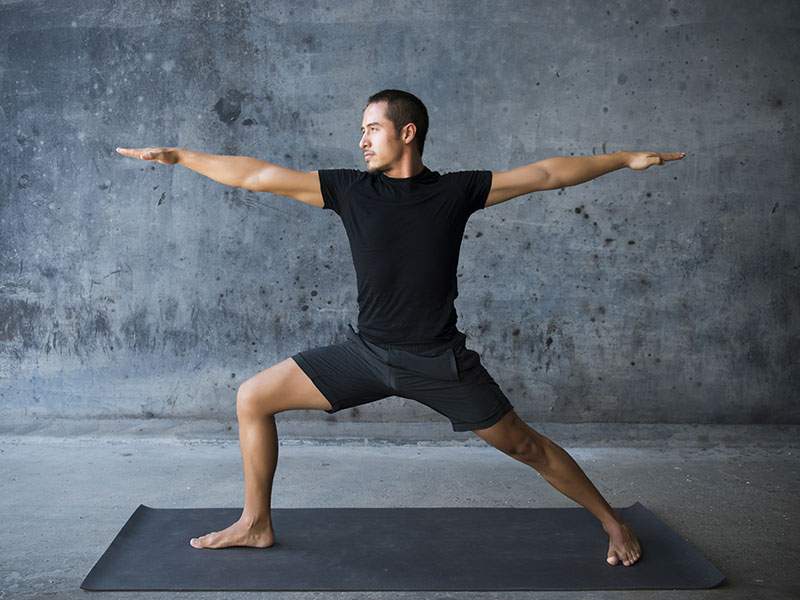 trainer kursus les Yoga Gading Serpong
